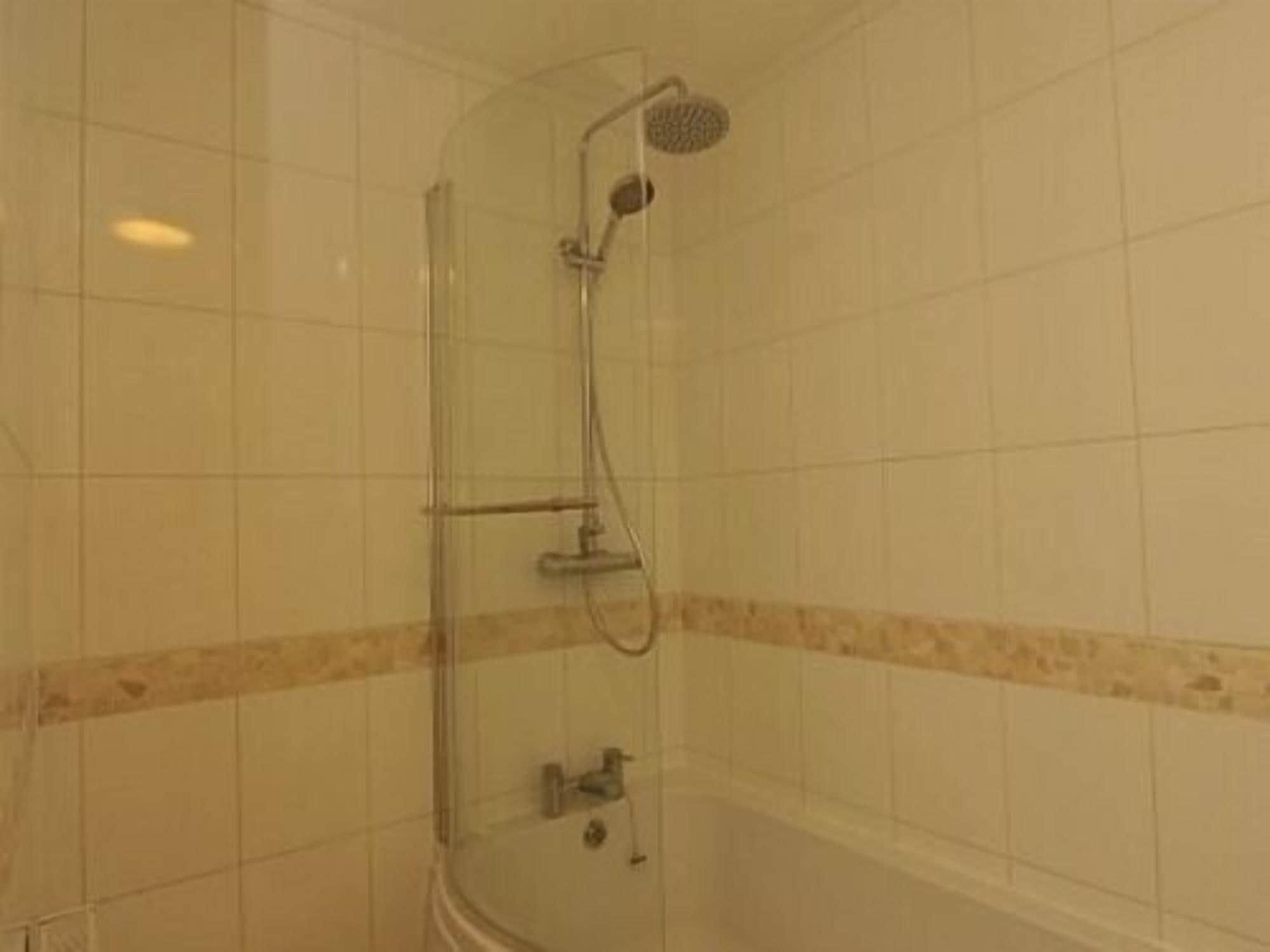 Gail'S Guest House Барри Экстерьер фото